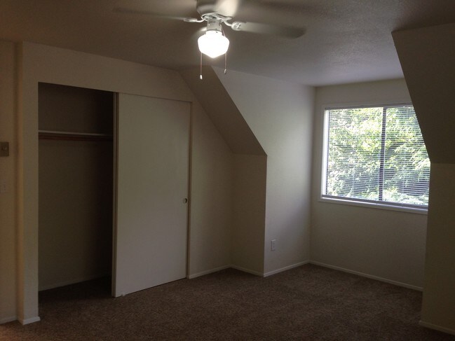 Building Photo - 2535 NE 95th St