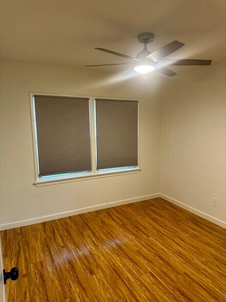 Building Photo - 1411 W 184th St