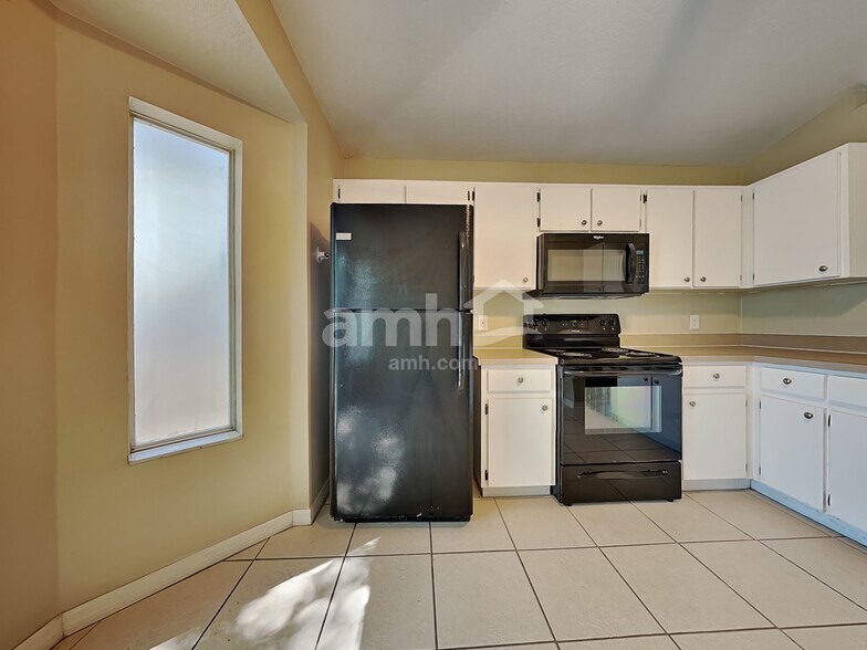 Building Photo - 10431 Blackmore Dr