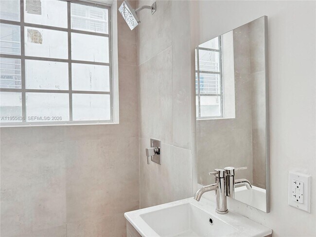 Building Photo - 1525 Euclid Ave