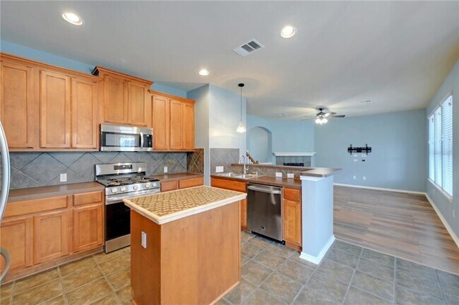 Building Photo - 932 Rusk Rd