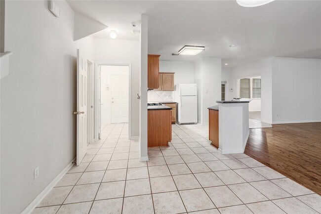 Building Photo - 6036 Mesa Verde Cir