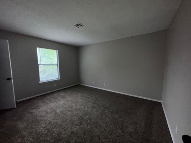 Building Photo - 2301 S Chestnut Ave