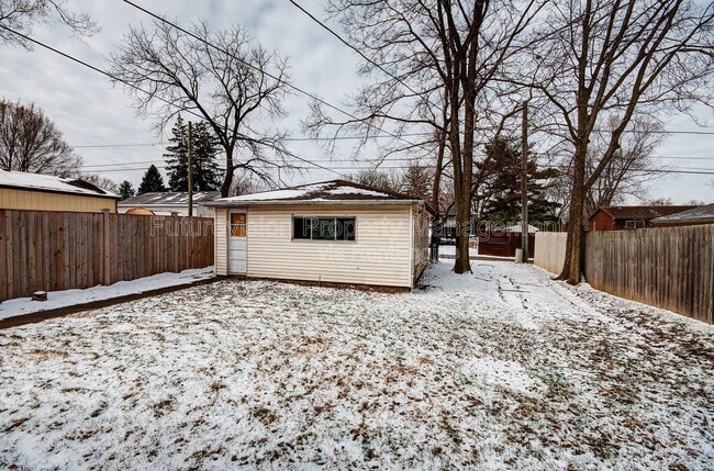 Building Photo - 323 S Hebbard St