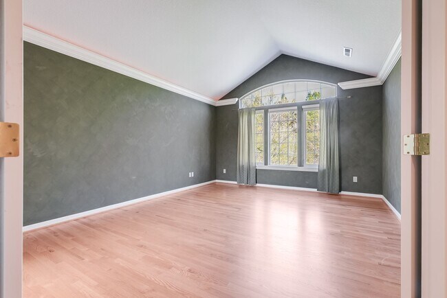 Building Photo - 15532 SE Henderson Way