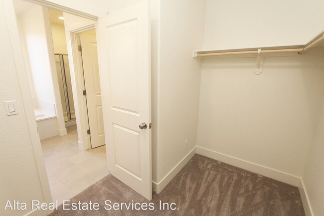 Building Photo - 4 br, 2 bath House - 1136 Pearl Drive