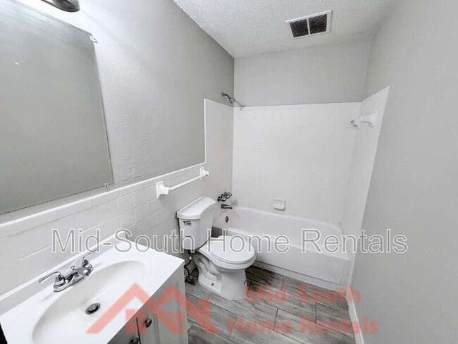 Building Photo - 139 N Claybrook St