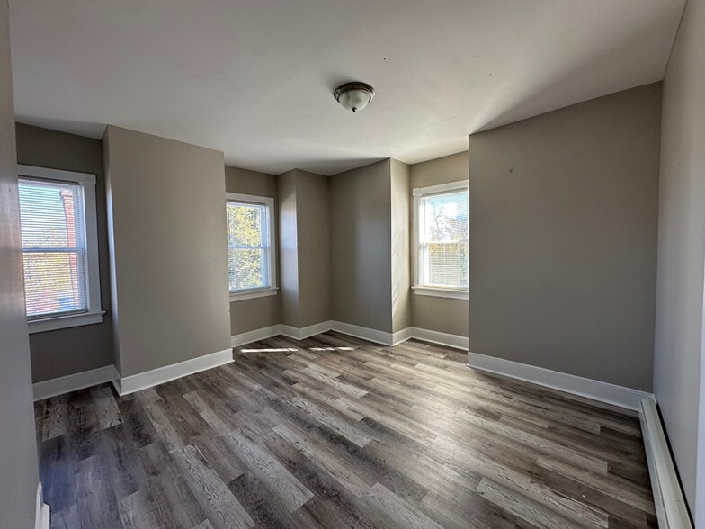 Building Photo - 252 Parkway Ave