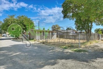Building Photo - 1127 Rood Ave