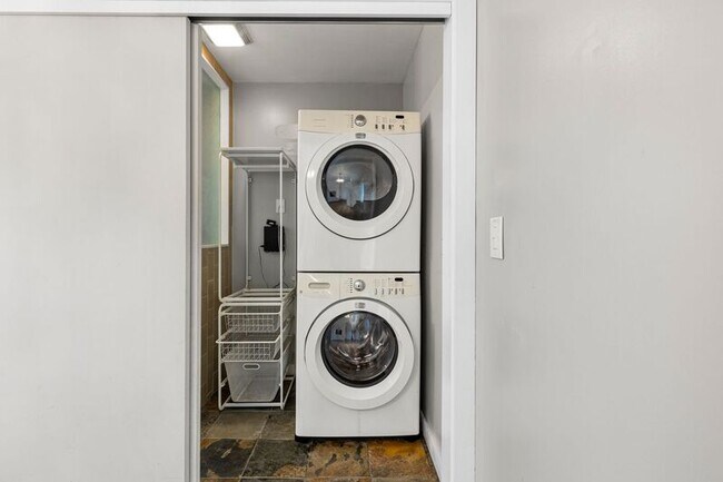 Building Photo - 8580 SE 34th Ave