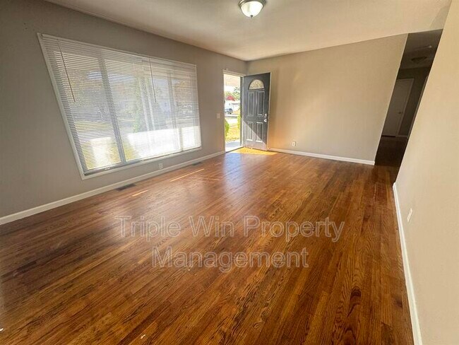 Building Photo - 775 Crabapple Ln