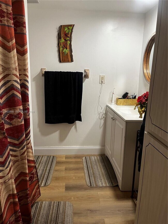 Building Photo - 5985 Del Lago Cir