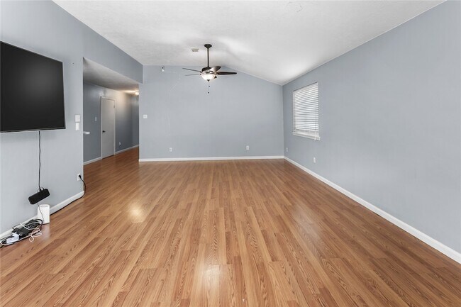 Building Photo - 1735 Oak Ridge Dr