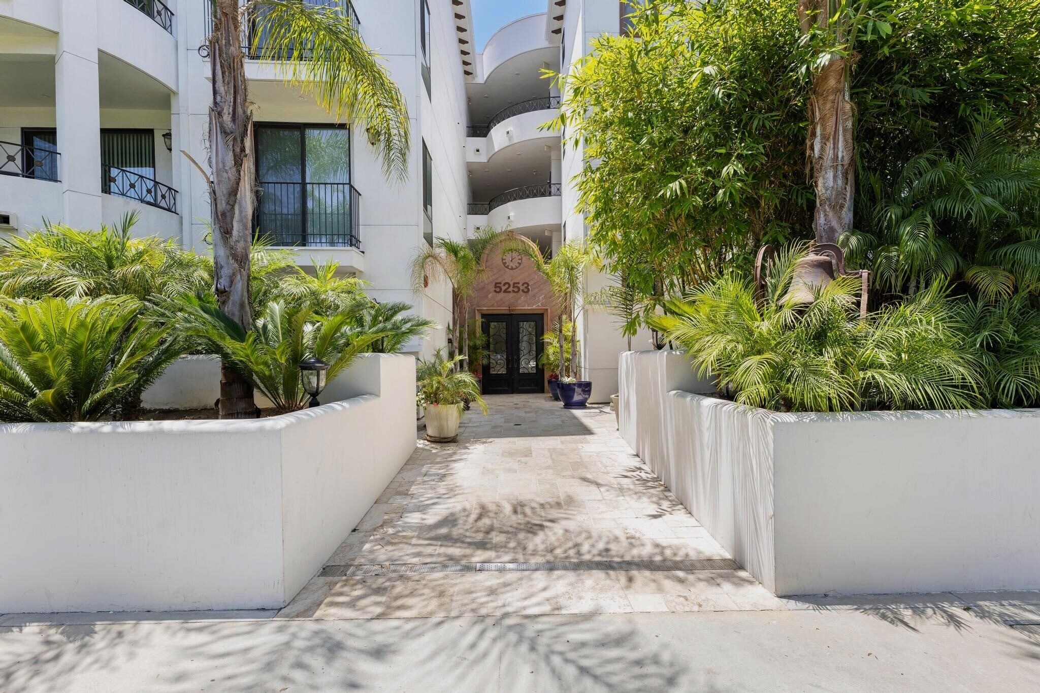 Building Photo - 5253 Vantage Ave