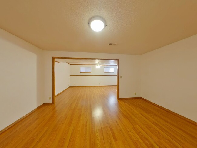 Building Photo - 3 Bedroom Home