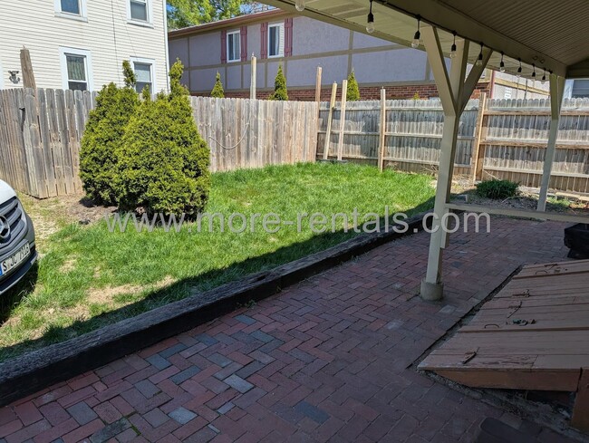 Building Photo - 406-408 E. Frankfort St