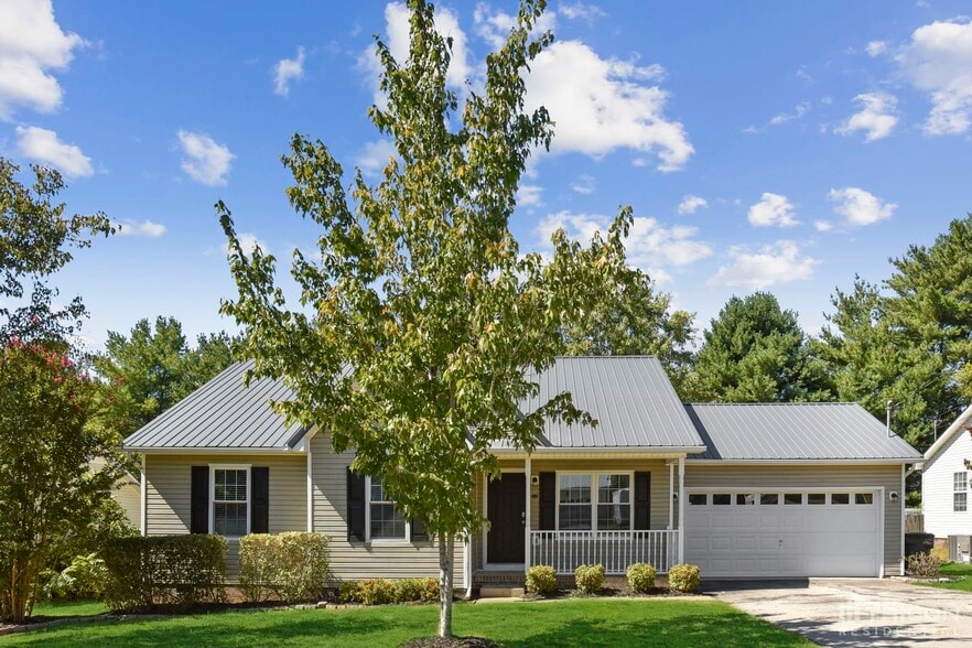 Primary Photo - 712 Paige Ct