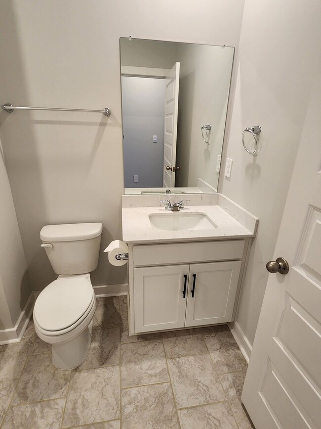 Building Photo - Stunning unit in 55+ community