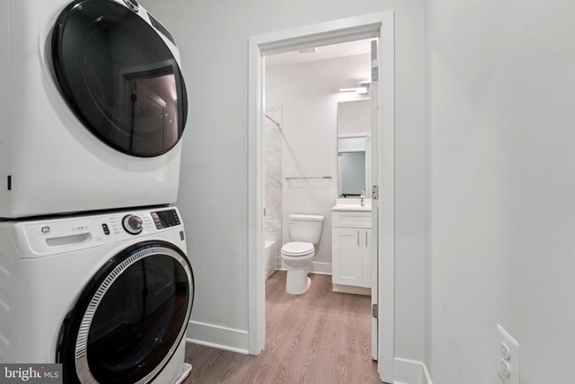 Building Photo - 7728 Lexington Ct