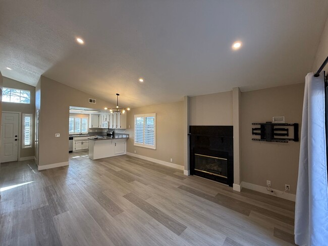 Building Photo - Newly updated 3-bedroom single story home!