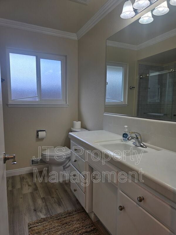 Building Photo - 1033 Woodshire Way