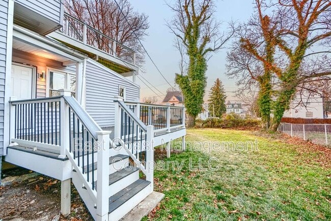 Building Photo - 4012 Fernhill Ave