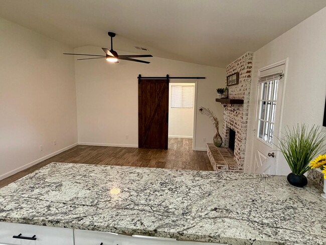 Building Photo - 3761 E Dulciana Ave