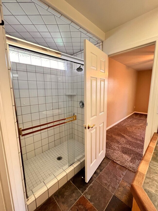 Building Photo - SOUTHWEST BAKERSFIELD- POOL