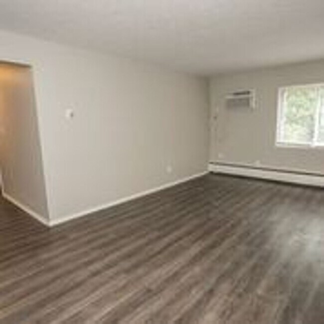 Building Photo - 2 Bedroom 1 bath - Completely renovated - ...
