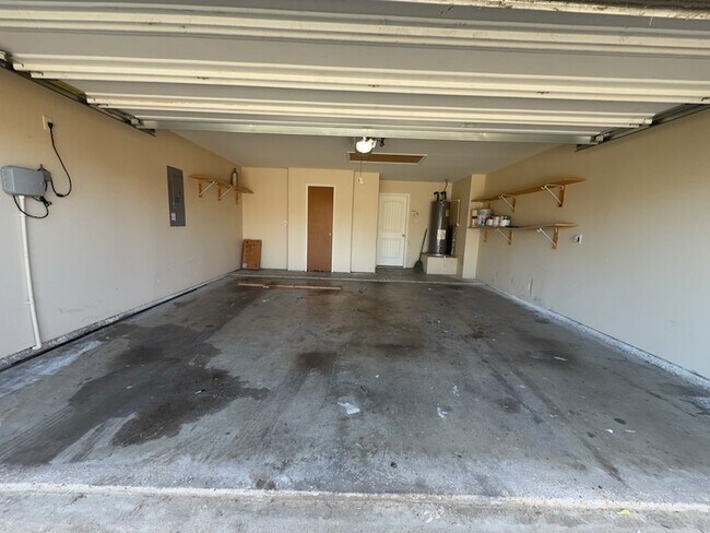 Building Photo - 2333 Cedarwood Dr