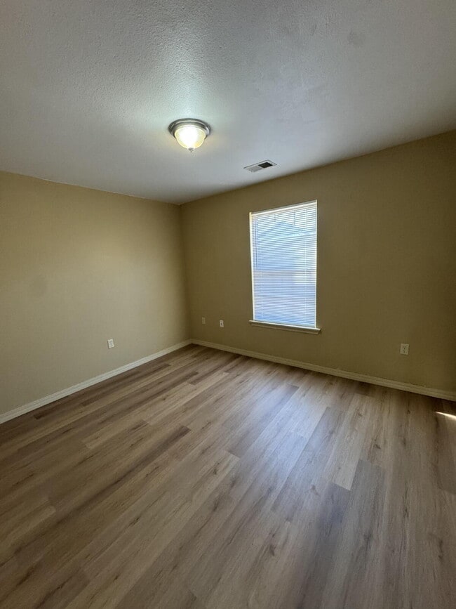 Building Photo - Welcome to your new condo in beautiful Branson, MO!