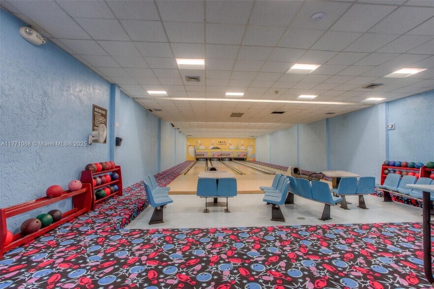 Building Photo - 16320 Malibu Dr