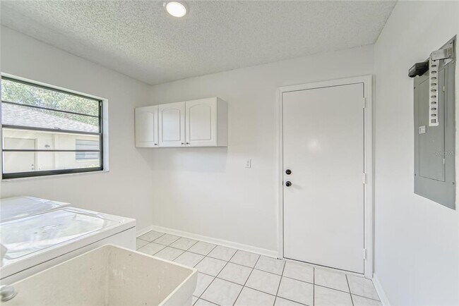 Building Photo - 1326 Idlewood Dr