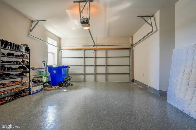 Building Photo - 869 Amity St