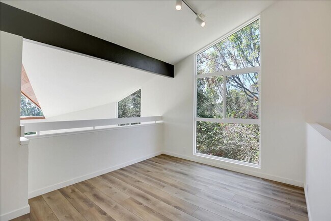 Building Photo - 827 Cheltenham Rd