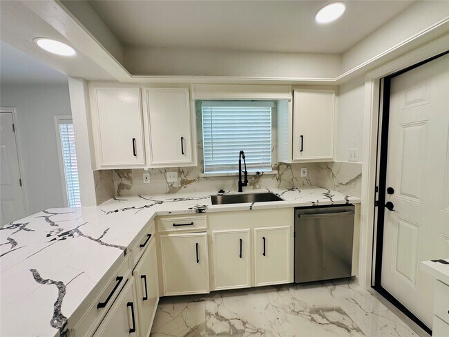 Building Photo - 7131 Carvel Ln