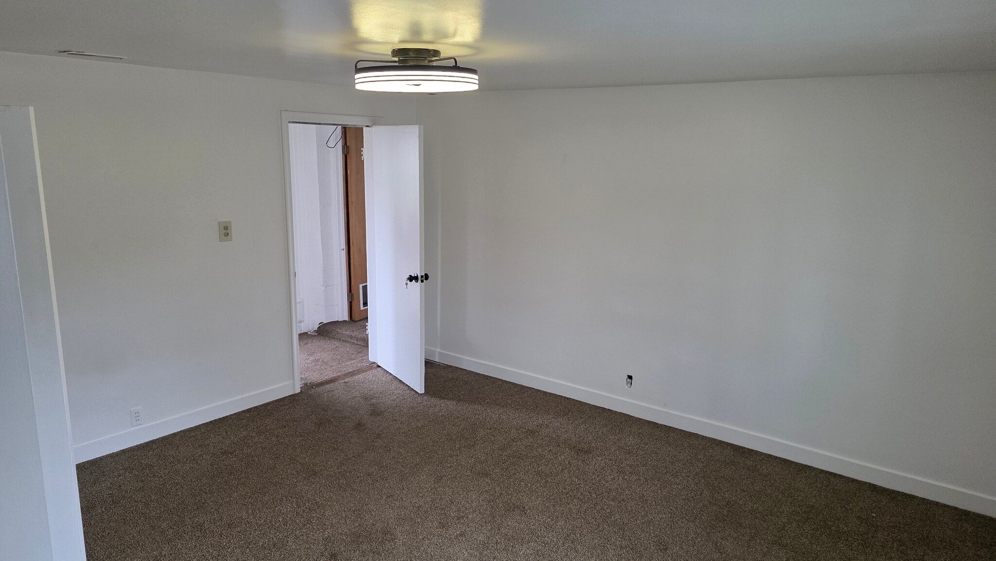 Building Photo - 547 E 100 N