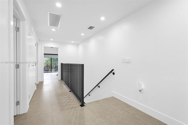 Building Photo - 8871 SW 28th St
