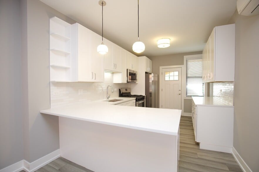 Building Photo - 3938 N Janssen Ave