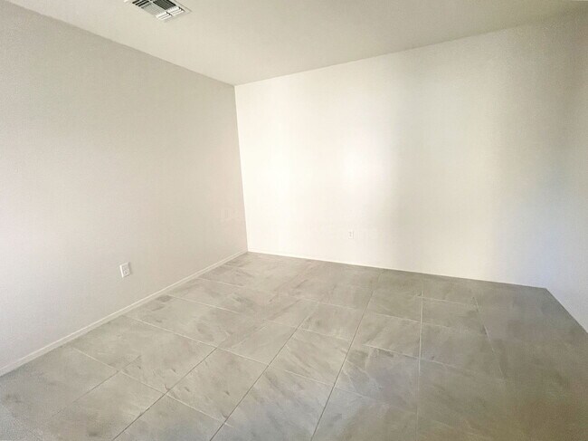 Building Photo - 8010 S Golden Bell Dr