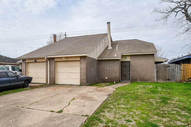 Primary Photo - Nice duplex is back on the market