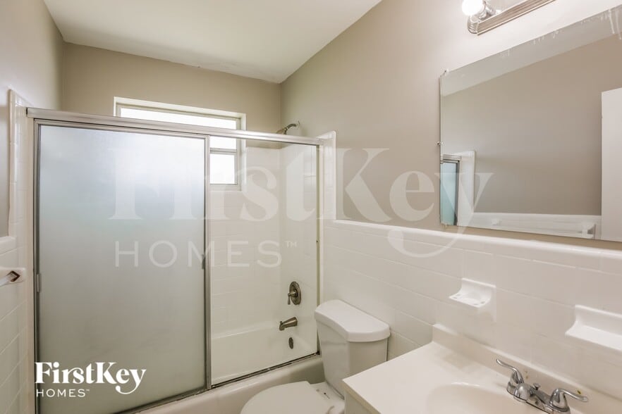 Building Photo - 7171 SW 10th Ct