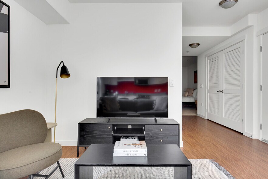 Building Photo - 330 3rd Ave W