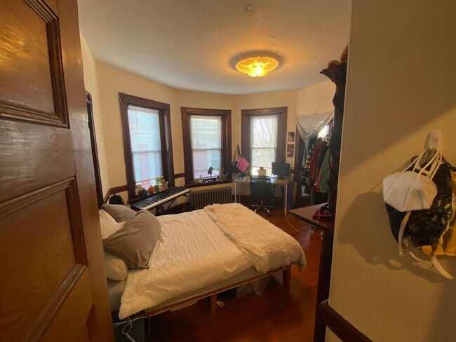 Building Photo - No Brokers Fee, One Month Rent-Free, Central Mission Hill Location. In-Unit Washer and Dryer.