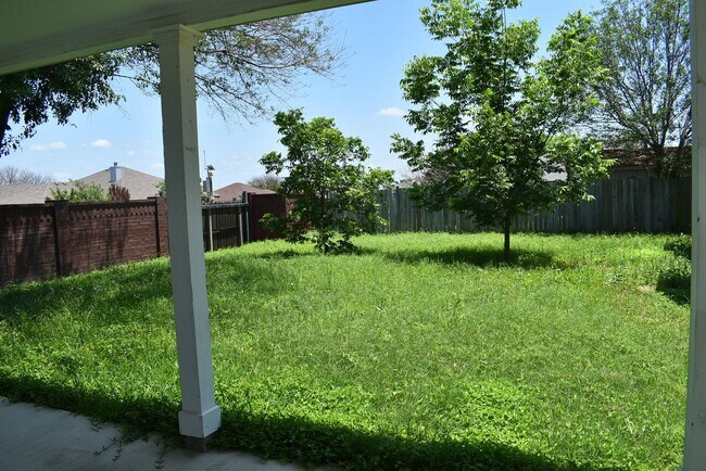 Building Photo - Beautiful Remodeled Home with 3 Bedrooms a...