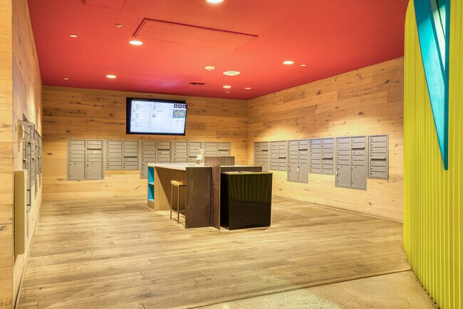 Building Photo - 200 S Los Angeles St