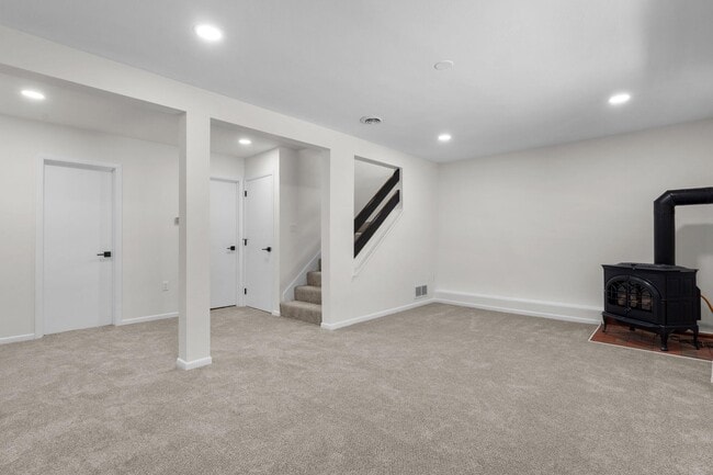 Building Photo - 2 Rockingham Ct