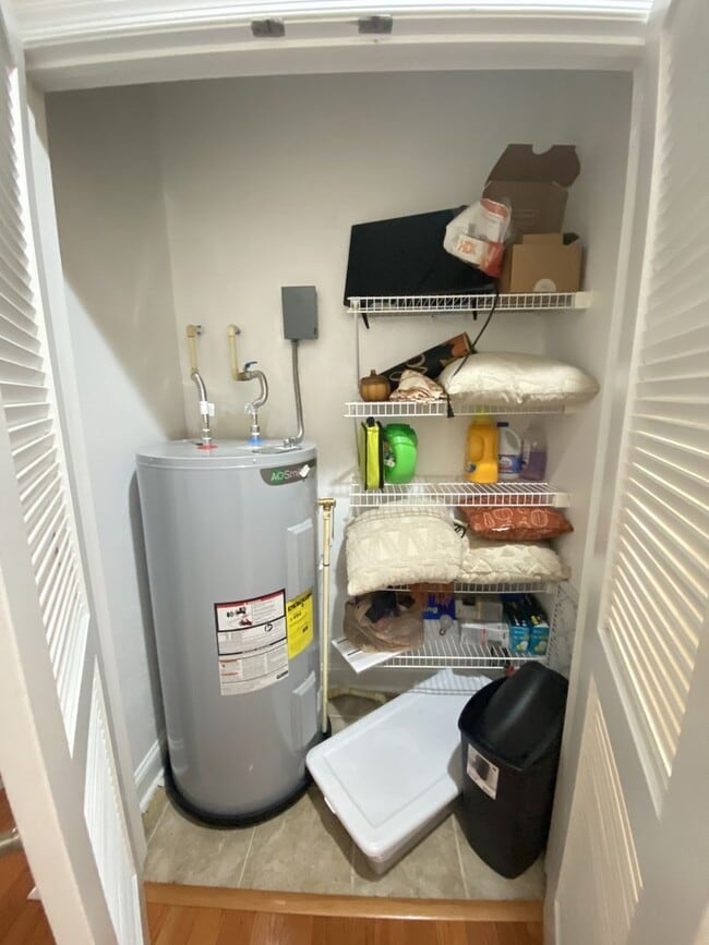 Building Photo - Broad Creek