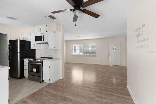 Building Photo - 20639 SW Rainbow Lakes Blvd