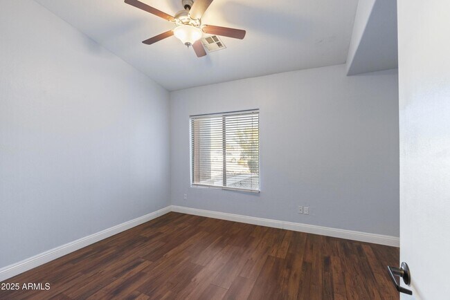 Building Photo - 1422 S 230th Ave